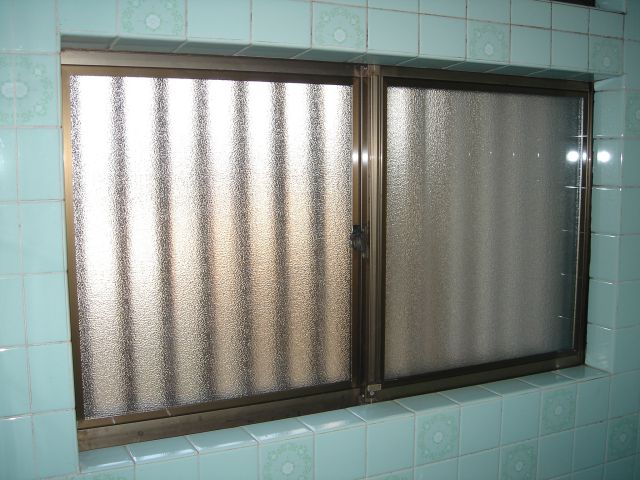 浴室窓リフォーム